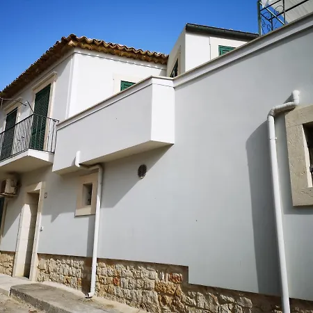 Holiday home Fichi E Gelsomino -